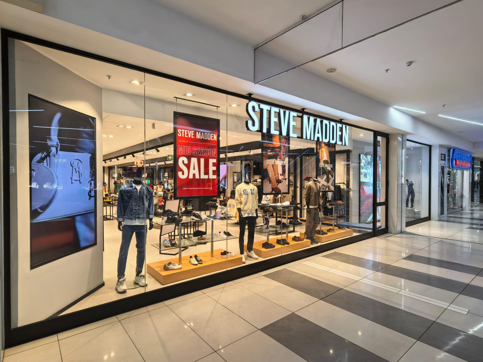 Steve Madden open retail floor